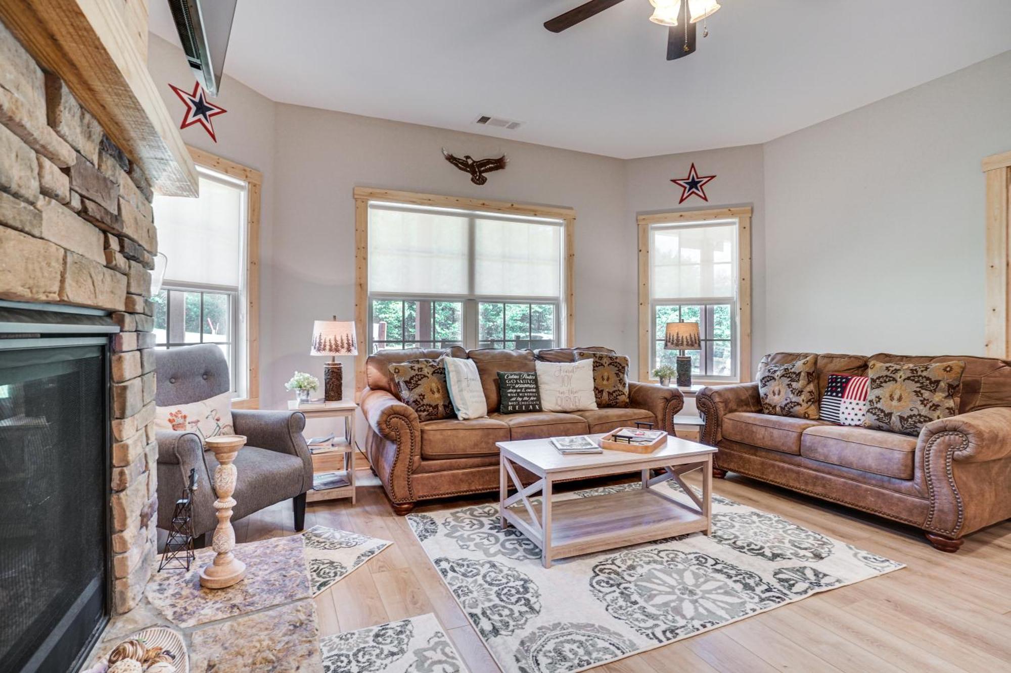 Villa Stunning Helen Getaway With Hot Tub And Ev Charger! Exterior foto